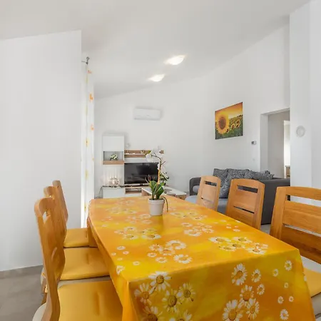 Appartement Lovely In With Wifi