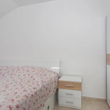 Apartment Lovely In With Wifi Dobrinj